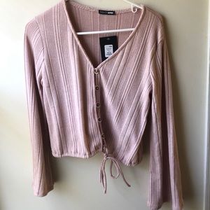 NWT. Vanessa bell sleeve top